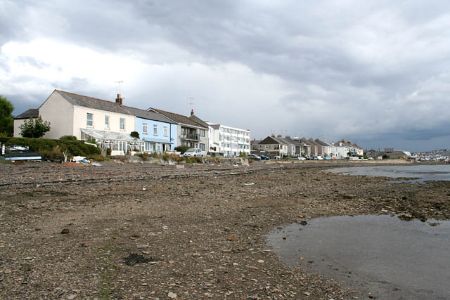 The shore at Torpoint © Kate Jewell cc-by-sa/2.0 :: Geograph Britain ...