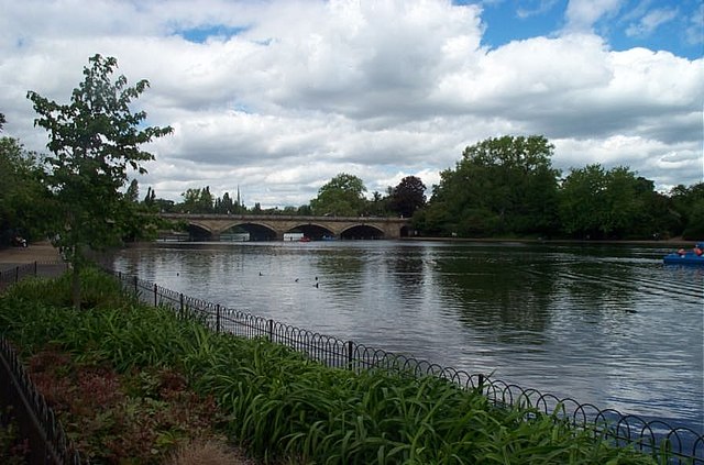 murder at the serpentine bridge