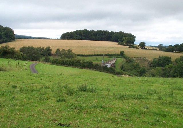 The dam at Hawkridge Reservoir © Barbara Cook cc-by-sa/2.0 :: Geograph ...