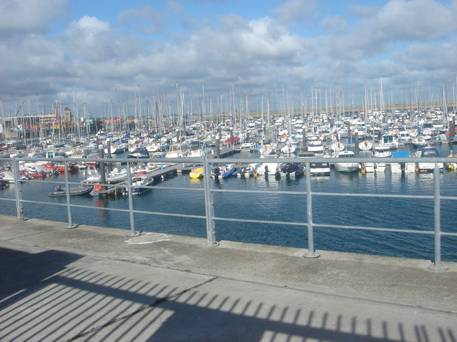 Dun Laoghaire harbour in daylight © Margaret Clough cc-by-sa/2.0 ...