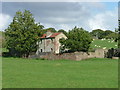 Semi-derelict farmhouse NNE of Nesfield