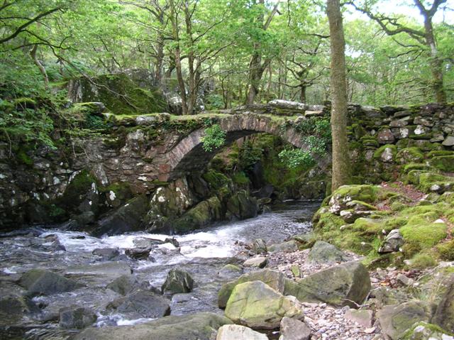 Pont Cwm-yr-Afon © DS Pugh :: Geograph Britain and Ireland