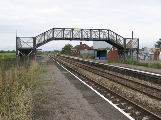 Pilning railway station © William Avery :: Geograph Britain and Ireland