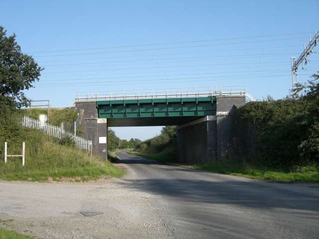 Railway bridge over Elton Lane