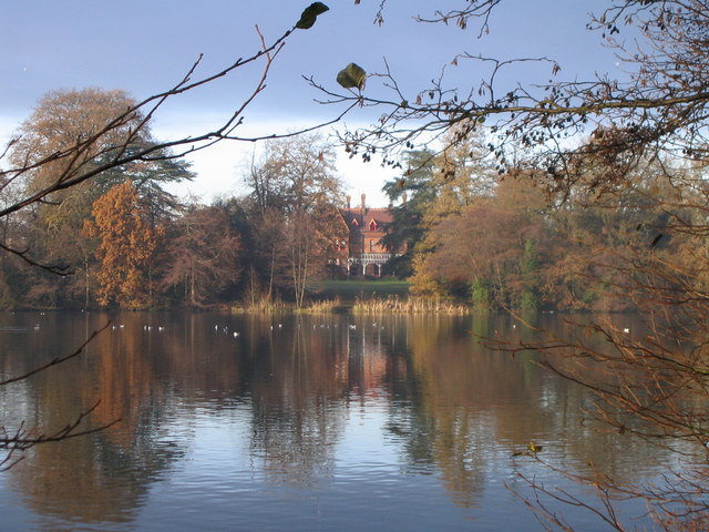 Whiteknights Lake © Kevin Young :: Geograph Britain and Ireland