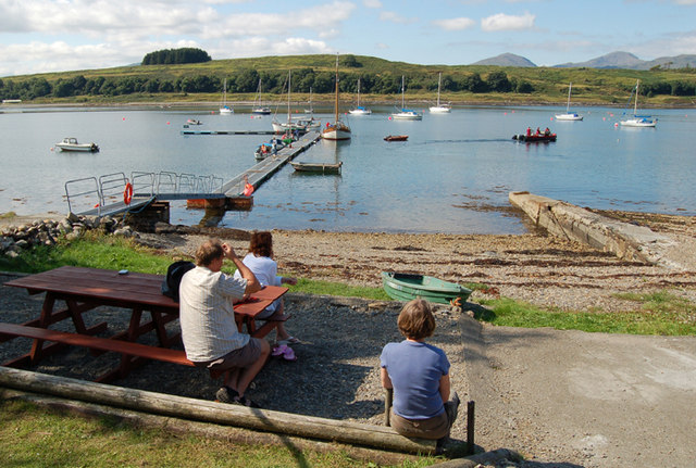 Linnhe Marine pontoon, Dallens Bay, Appin.