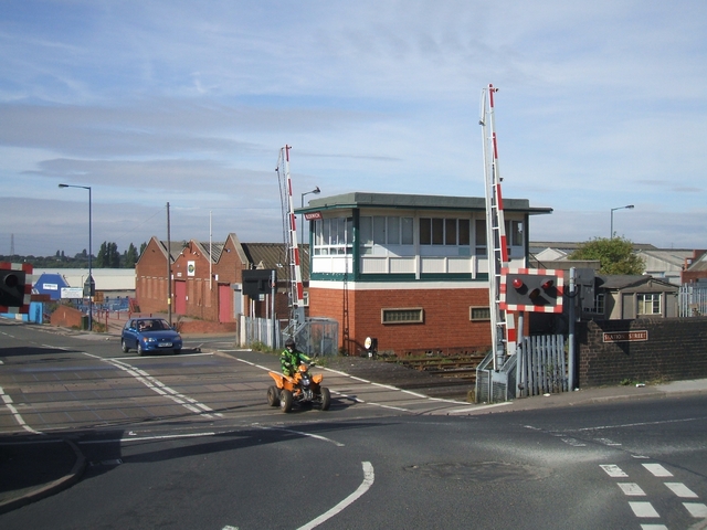 Level crossing on Willenhall Lane