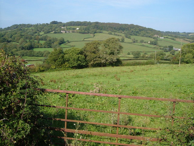 Otter valley northeast of Upottery © Derek Harper cc-by-sa/2.0 ...