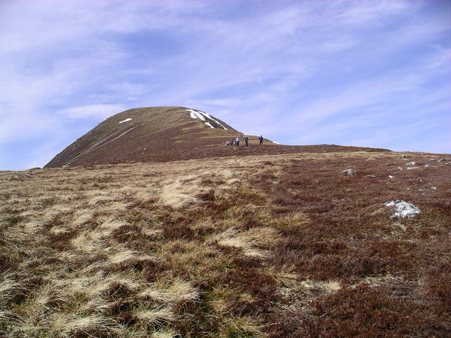 The path from Carn Macoul to Carn Dearg