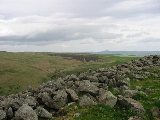 Iron age hill fort Brough Law © P Glenwright :: Geograph Britain and ...