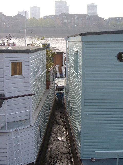 Houseboats beside Cheyne Walk