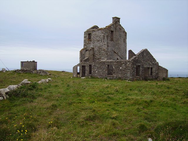 Mizen Head watch tower © Richard Webb :: Geograph Ireland