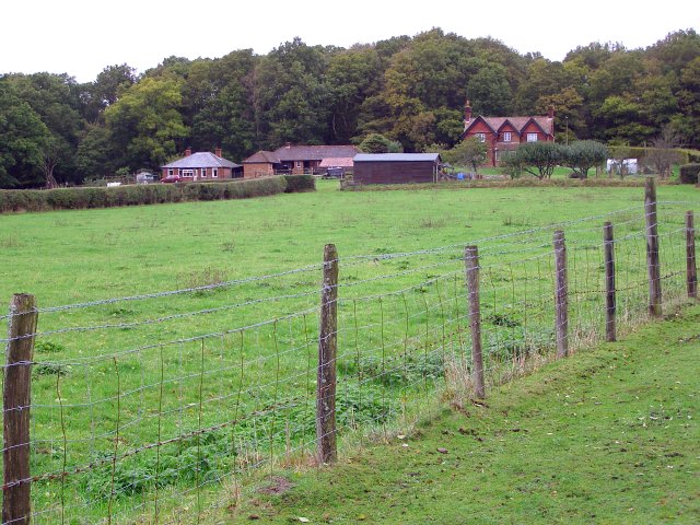 Denny Lodge and fields in Denny Wood,... © Jim Champion cc-by-sa/2.0 ...