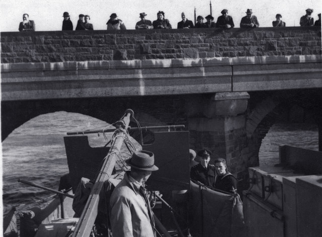 ML1301 passing under Bideford Bridge, January 1943