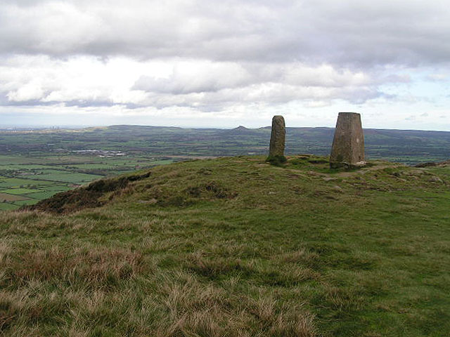 Carlton Moor summit © Dave Dunford :: Geograph Britain and Ireland