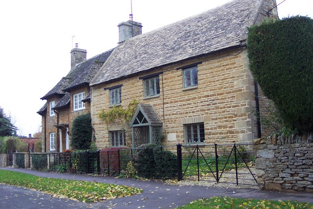 Typical Cotswold cottages, Kingham © Jonathan Billinger cc-by-sa/2.0 ...