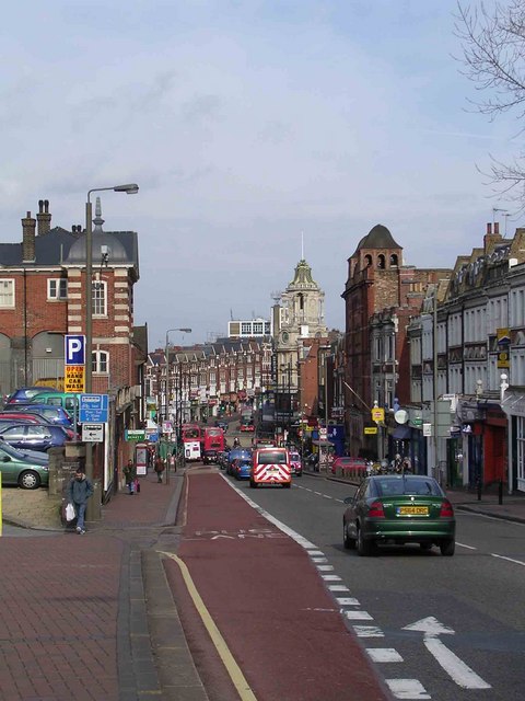 St John's Hill down, Lavender Hill up.... © Mike Clarke cc-by-sa/2.0 ...