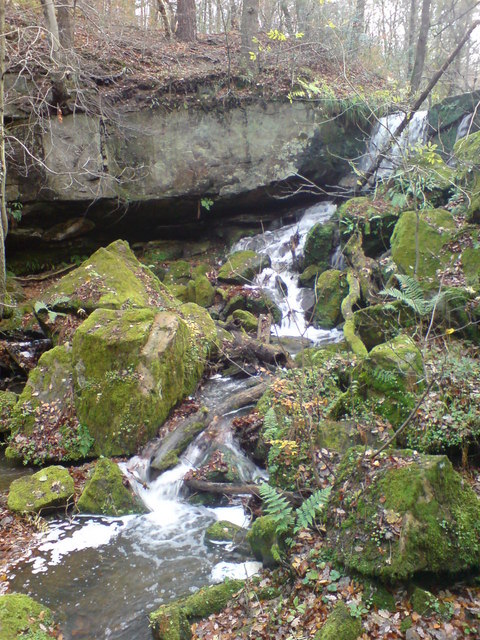 Pont Burn Waterfall © RMR cc-by-sa/2.0 :: Geograph Britain and Ireland