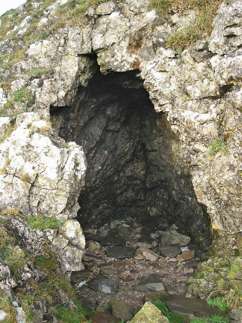 Cave below Warrendale Knotts