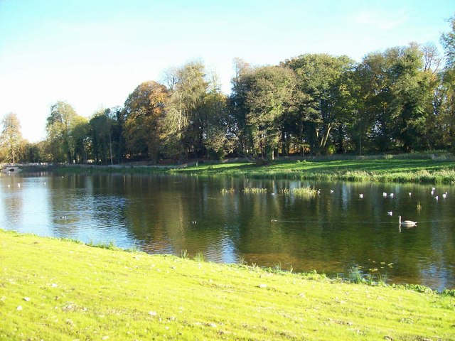 The lake in Lydiard Park