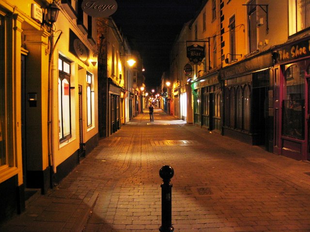 Ennis, Parnell street, night view