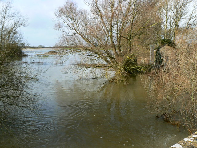 River Thames, upstream of Hannington Bridge