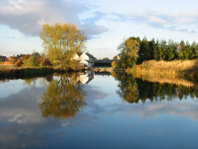 Side pond of Caen Hill locks