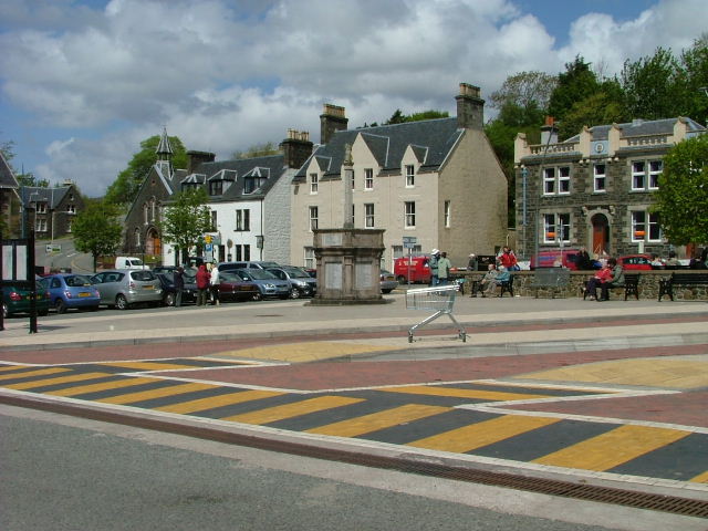 Portree Square © Dave Fergusson cc-by-sa/2.0 :: Geograph Britain and ...