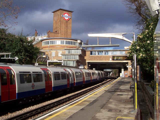 park-royal-station-russell-trebor-geograph-britain-and-ireland