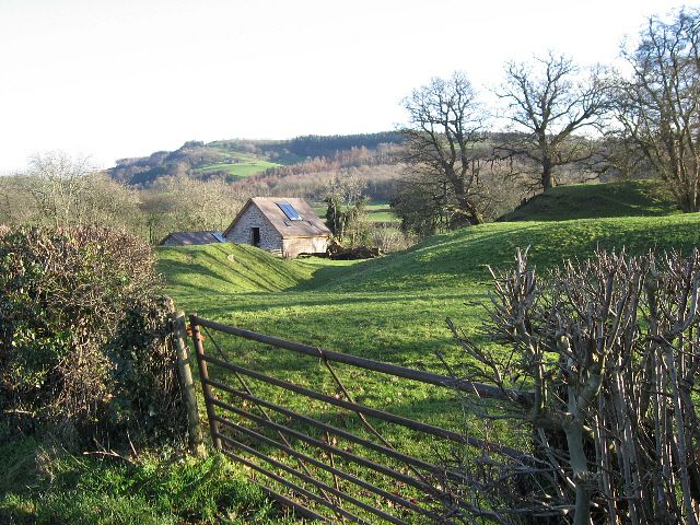 Entry To The Earthworks © Roger Gilbertson Cc By Sa20 Geograph