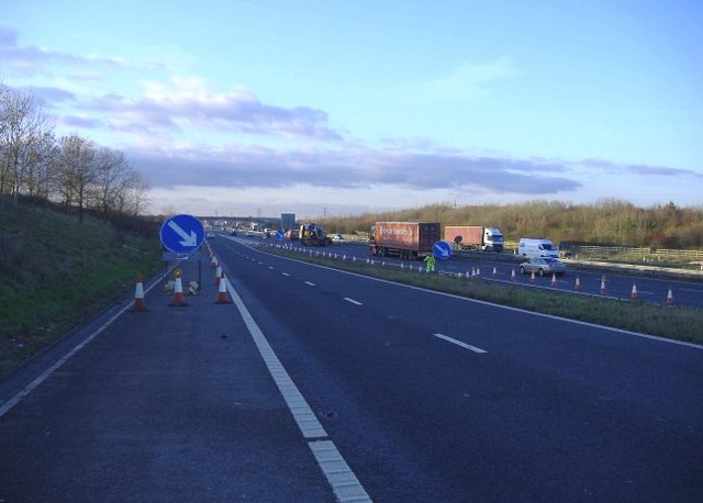 M4 motorway, looking west © Roger Cornfoot cc-by-sa/2.0 :: Geograph ...