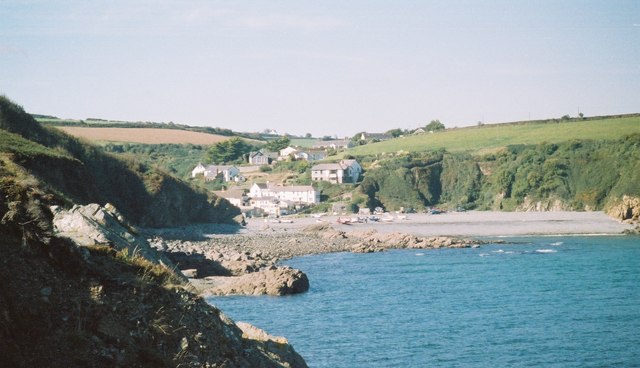 Porthallow cove from Porthkerris Point