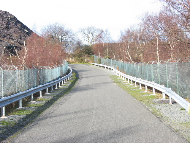 Road causeway between Upper and Lower Glynrhonwy Quarries