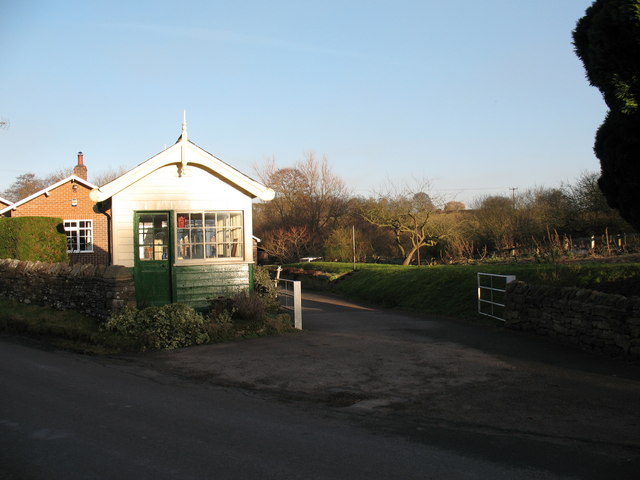 Old Railway Hut By Former Level Crossing C Gordon Hatton Cc By Sa 2 0 Geograph Britain And Ireland