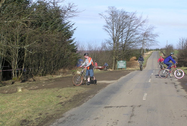 Downhill Mountainbikers : Windy Bank Road : Hamsterley Forest