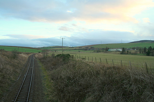 Southwards down the line with Inveramsay Farm on the right.