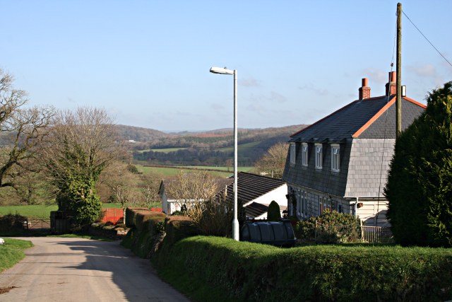 Houses in Lawhitton