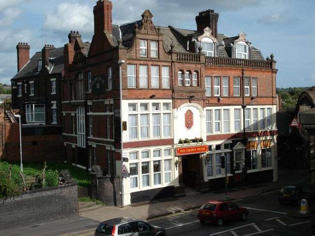 Crown Hotel, Longton © Steven Birks cc-by-sa/2.0 :: Geograph Britain ...