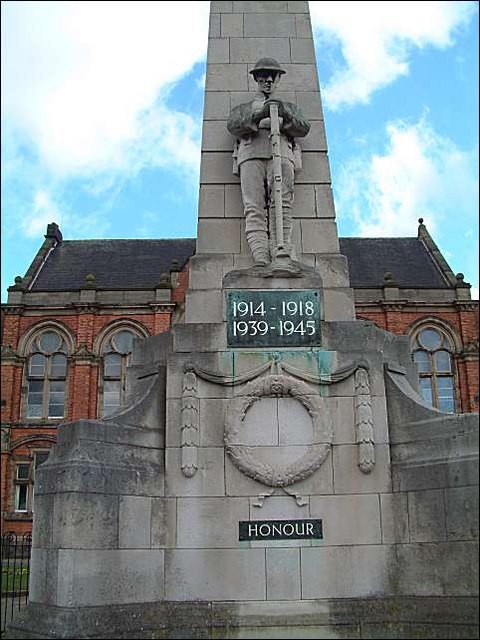 War Memorial at Albert Square, Fenton