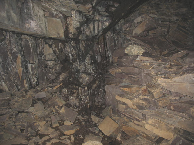 A semi-blocked branch tunnel somewhere in the Glynrhonwy complex