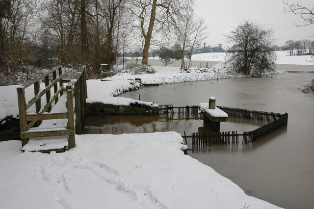 Weir at the southern end of Croome River