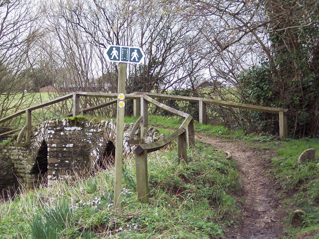 Packhorse bridge and signs near Fifehead Neville