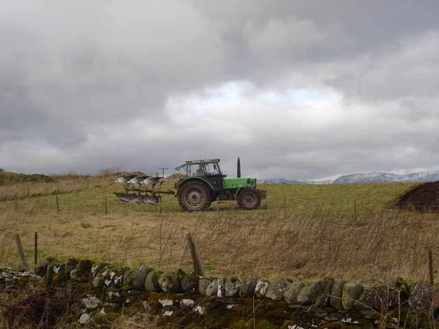 Ploughing near Mains of Tullibardine