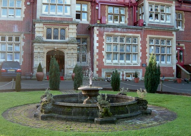 Fountain, Pendley Manor