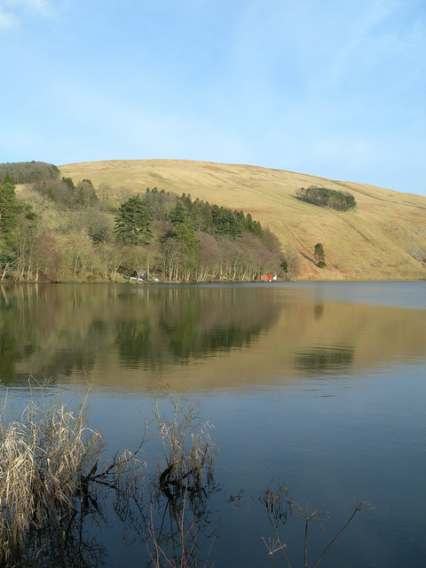 Glenbuck Loch © Mary and Angus Hogg cc-by-sa/2.0 :: Geograph Britain ...