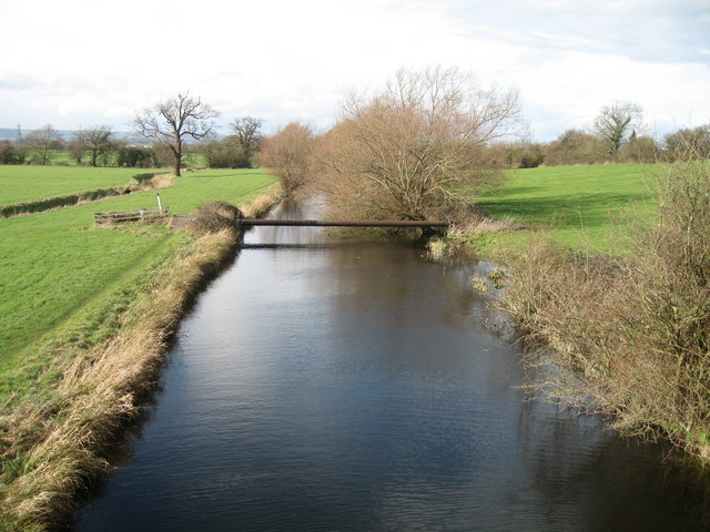 Pipeline crossing the Stroudwater Canal