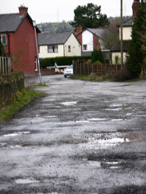 garden-city-unadopted-road-harriet-dawson-cc-by-sa-2-0-geograph