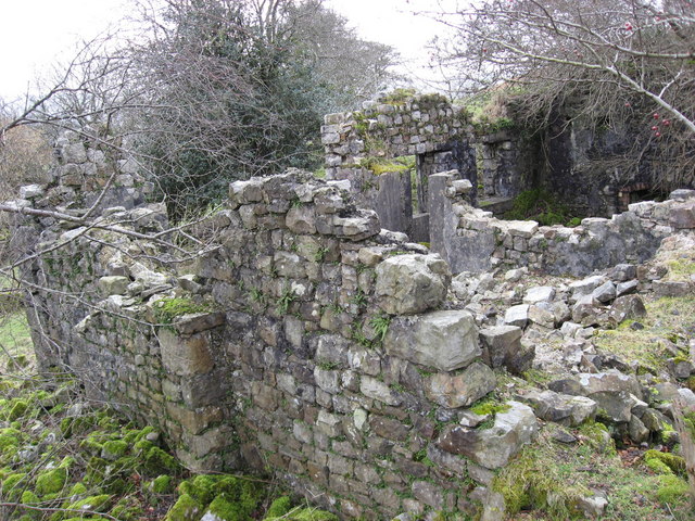 Ruin of old farmhouse at Pen-cribarth