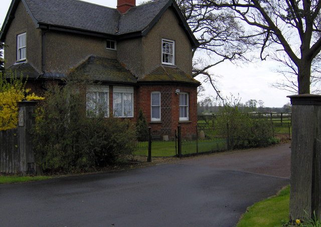 Lodge to Lillingstone House