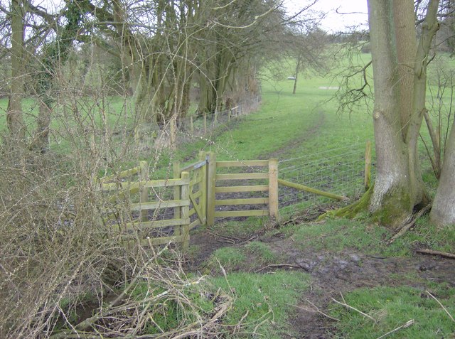 Footpath to Jennetts Hill